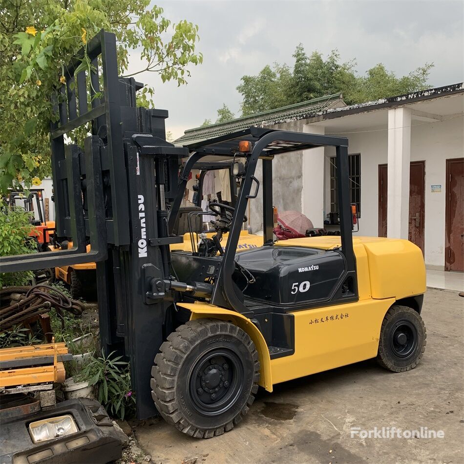 Komatsu FD50T  terenski viljuškar